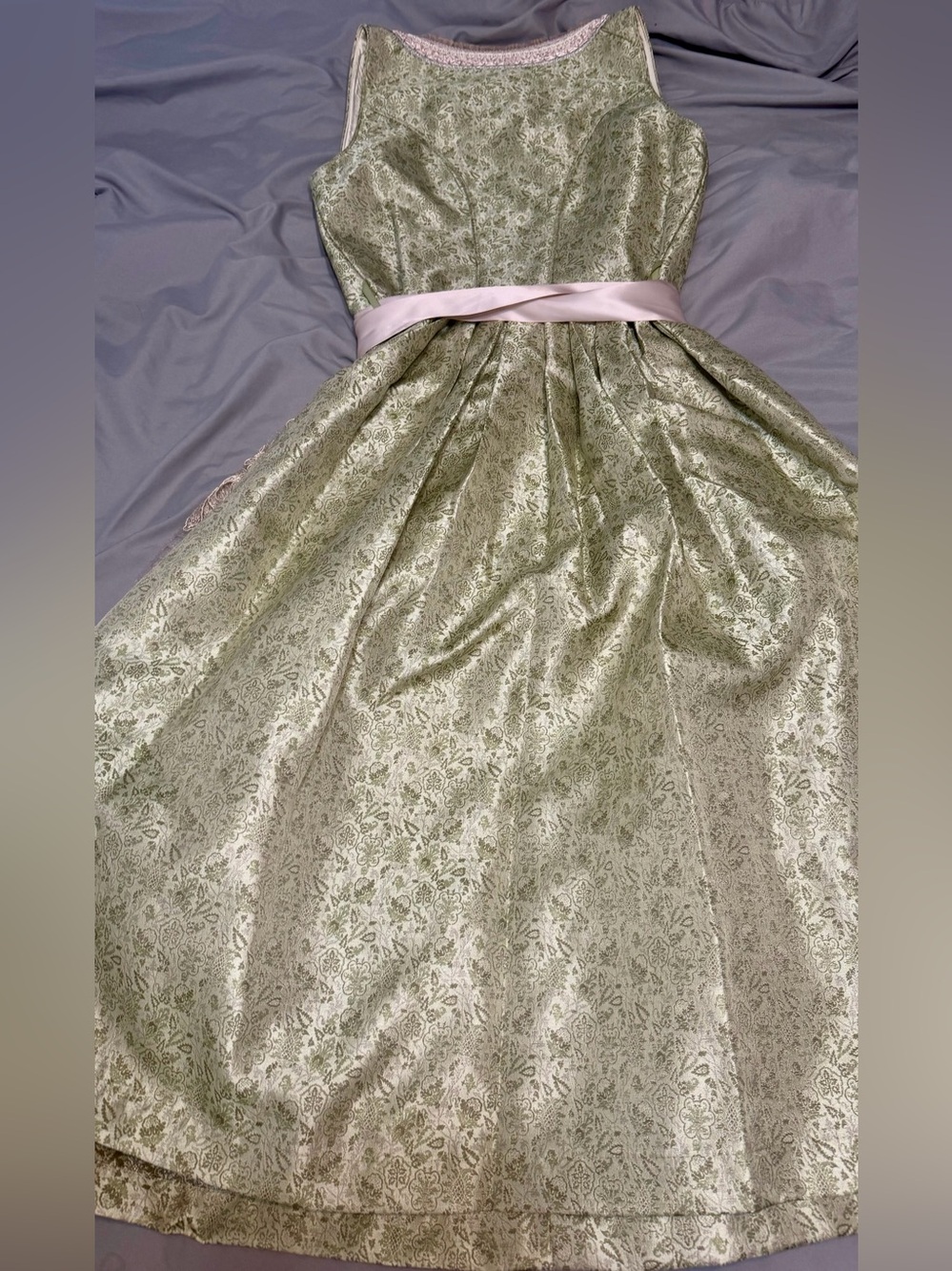 NWT Dirndl Daniela from Bergfeuer in sage green - Picture 8 of 13